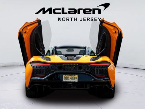 Used 2025 McLaren Artura Spider RWD image 24