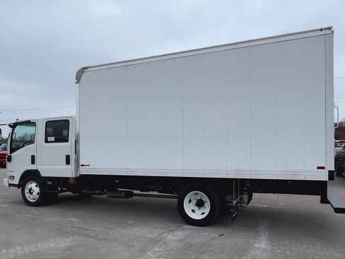 New 2024 Chevrolet Low Cab Forward image 38