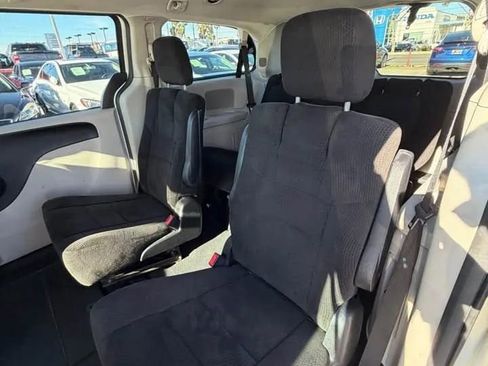 Used 2013 Dodge Grand Caravan SXT FWD image 8