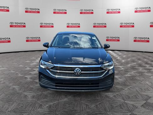 Used 2024 Volkswagen Jetta SE FWD image 2