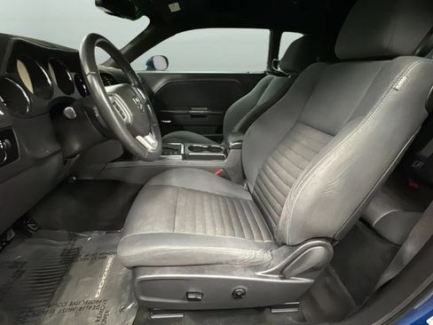 Used 2012 Dodge Challenger SXT RWD image 19