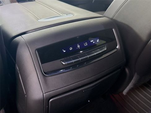 Used 2022 Cadillac Escalade Premium Luxury image 17