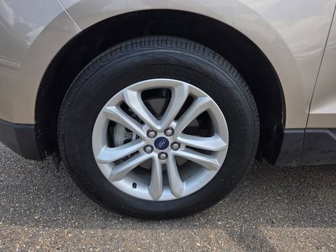 Used 2020 Ford Edge SEL FWD image 25