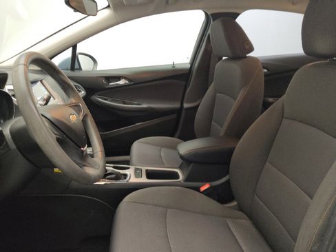 Used 2018 Chevrolet Cruze LS image 17