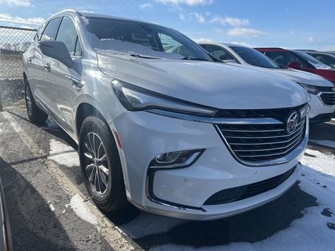 Certified 2023 Buick Enclave Essence image 3