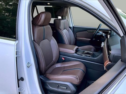Used 2025 Honda Pilot Elite image 8