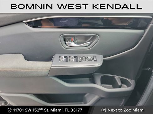 Used 2025 Honda Pilot Sport image 27