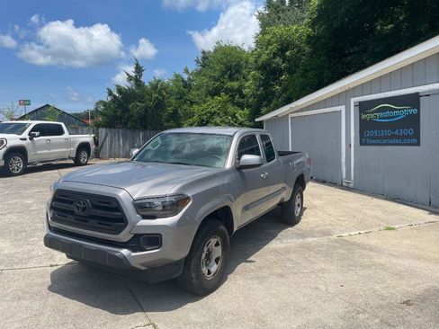Used 2016 Toyota Tacoma SR RWD image 2