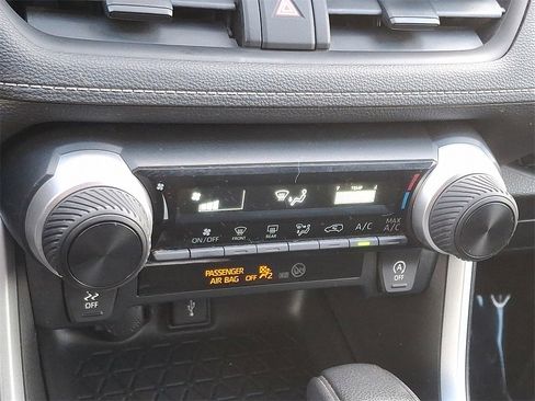Used 2021 Toyota RAV4 LE image 15
