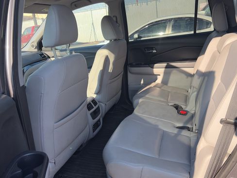 Used 2017 Honda Pilot Touring image 8