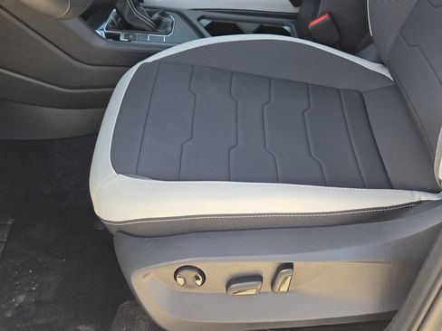 New 2026 Volkswagen Taos SE FWD image 26