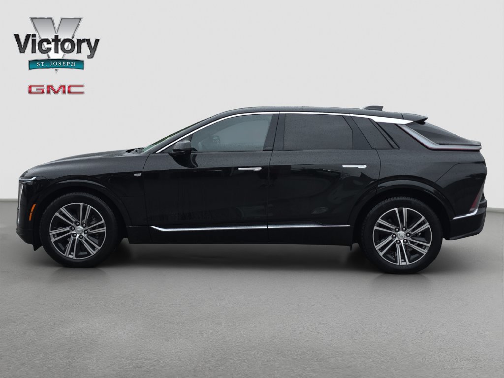 Used 2023 Cadillac Lyriq 2WD image 6