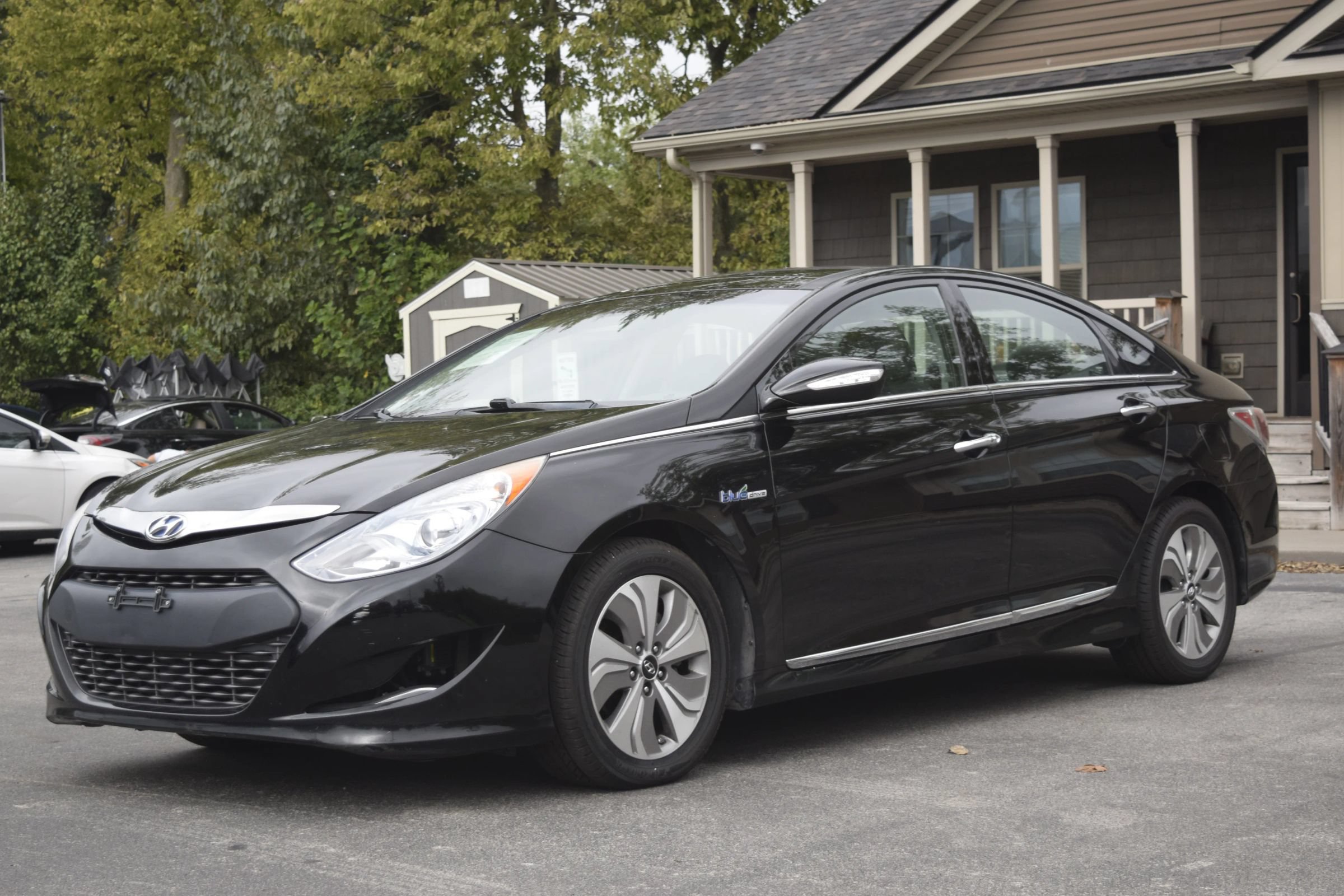 Used 2015 Hyundai Sonata Limited w/ Option Group 02 FWD image 2