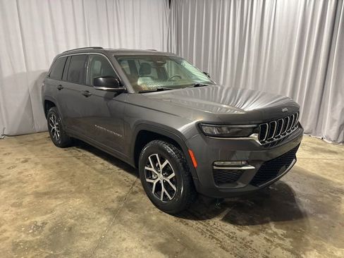 Used 2024 Jeep Grand Cherokee Limited AWD/4WD image 2