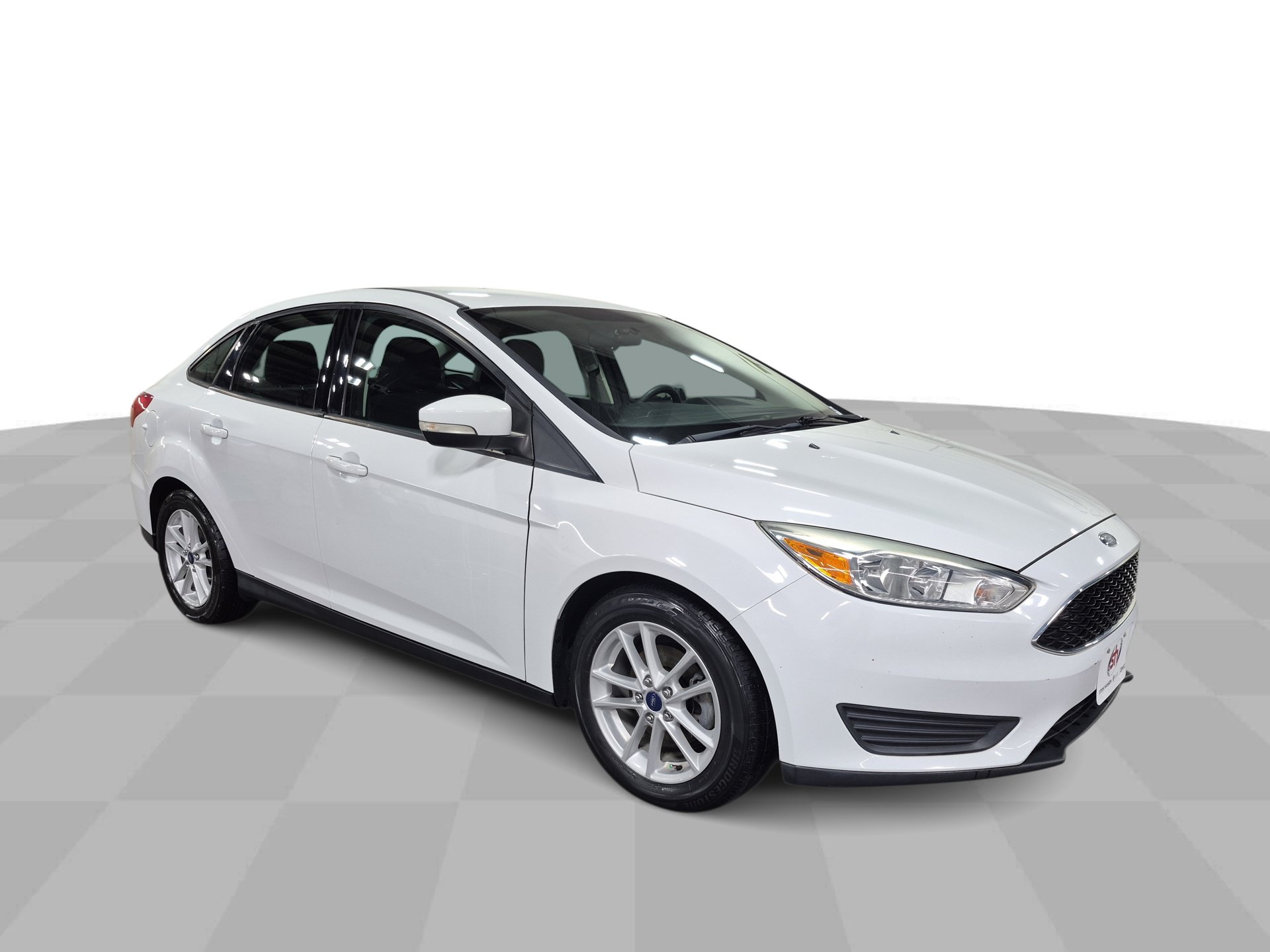 Used 2015 Ford Focus SE FWD image 2