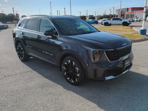 Used 2025 Kia Sorento SX FWD image 2