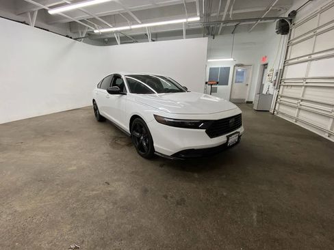 Used 2023 Honda Accord Sport image 8