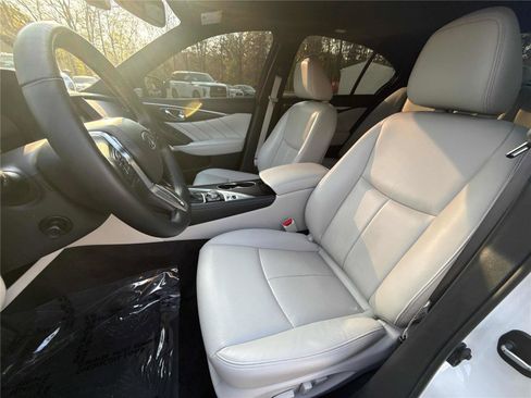 Used 2024 INFINITI Q50 Sensory image 11