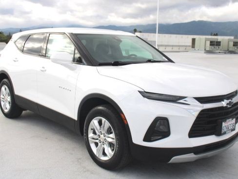 Used 2022 Chevrolet Blazer LT w/ LPO, Black Accent Package image 2