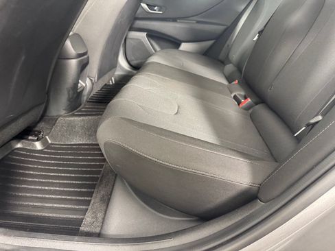 Used 2025 Hyundai Elantra SE FWD image 29