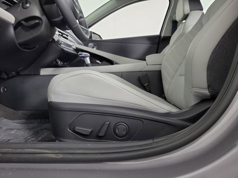 New 2025 Hyundai Elantra Limited w/ Cargo Package image 25