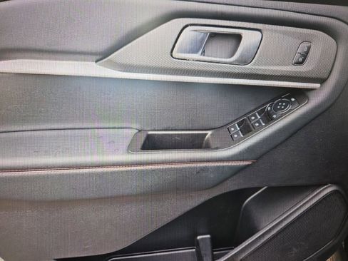 Used 2025 Ford Explorer ST-Line w/ ST-Line Street Pack image 32