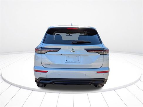 New 2025 Mitsubishi Outlander ES image 5