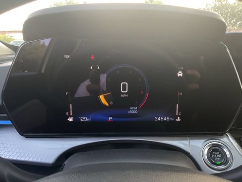 Used 2025 Chevrolet Trax LT FWD image 32