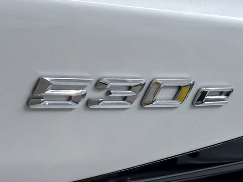 Used 2023 BMW 530e w/ Executive Package image 27