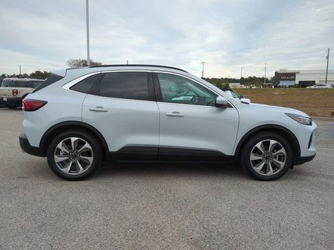 Used 2025 Ford Escape Platinum image 3