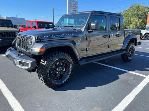 New 2025 Jeep Gladiator Sport image 12