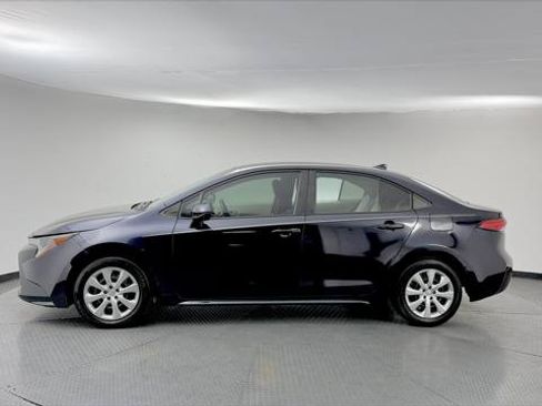 Used 2022 Toyota Corolla LE FWD image 3