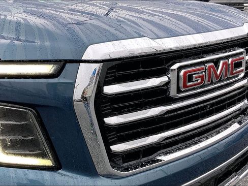 Used 2025 GMC Yukon XL Elevation image 28