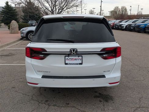 Used 2023 Honda Odyssey Elite image 5