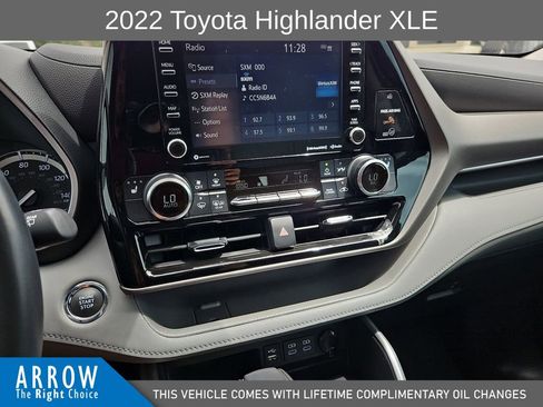 Used 2022 Toyota Highlander XLE FWD image 25