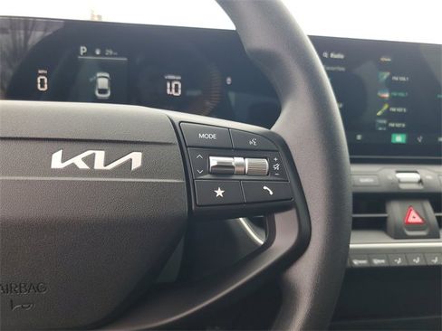 New 2025 Kia K4 LXS image 16
