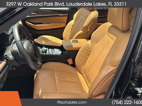 Used 2022 Jeep Grand Cherokee Summit w/ Luxury Tech Group V image 27