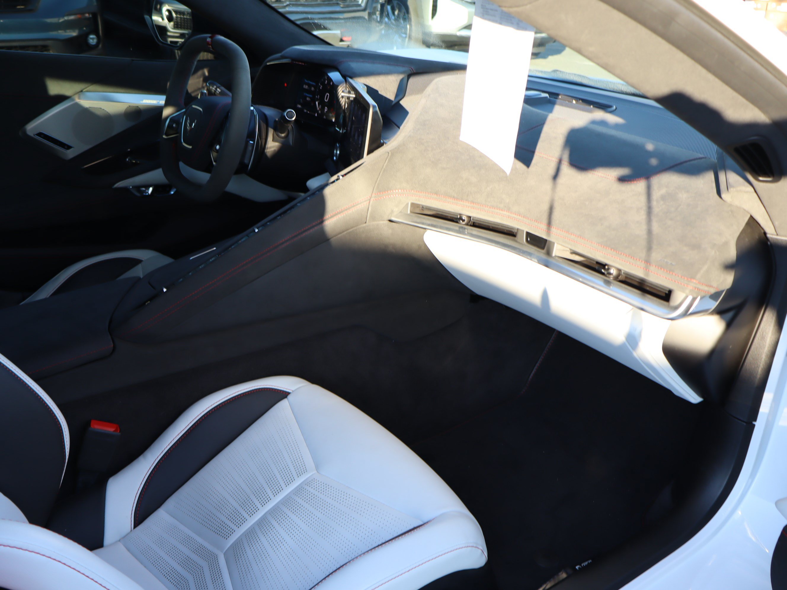 Used 2023 Chevrolet Corvette Stingray Premium Cpe w/ Z51 Performance Package RWD image 32