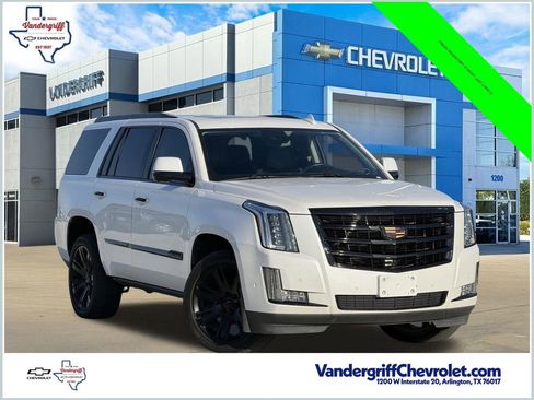 Used 2020 Cadillac Escalade Luxury RWD image 1