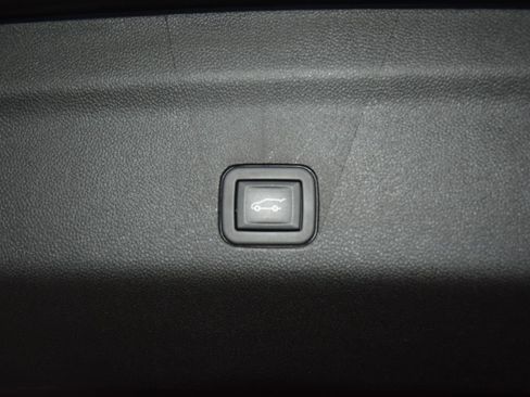 Used 2024 GMC Yukon AT4 AWD/4WD image 29