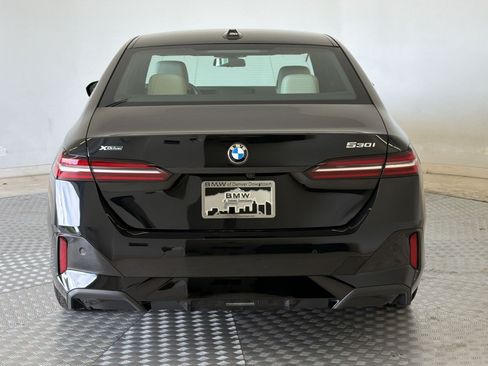 Certified 2024 BMW 530i xDrive w/ M Sport Package AWD/4WD image 10