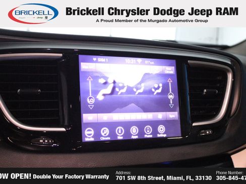 Used 2020 Chrysler Pacifica Touring w/ Advanced Safetytec Group FWD image 19