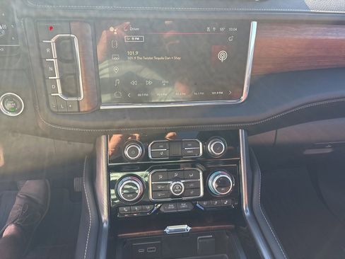 Used 2023 GMC Yukon Denali Ultimate image 10