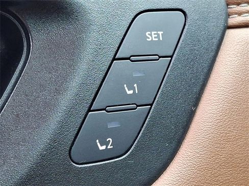 Used 2023 Nissan Pathfinder Platinum image 26