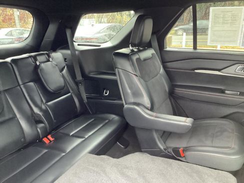 Used 2025 Ford Explorer ST image 14