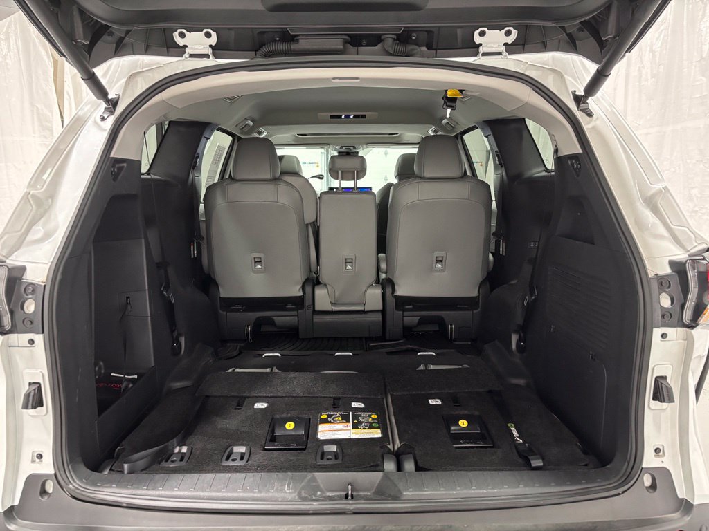 Used 2026 Toyota Sienna XLE FWD image 54
