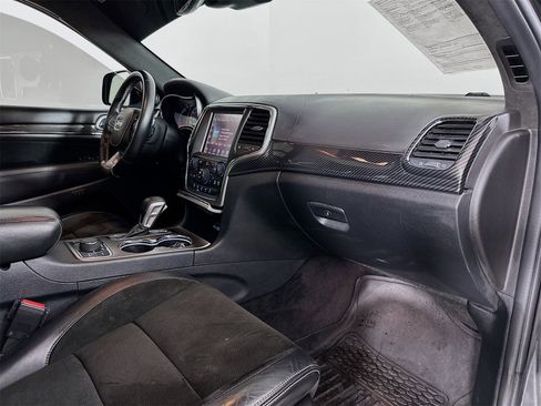 Used 2017 Jeep Grand Cherokee SRT image 29