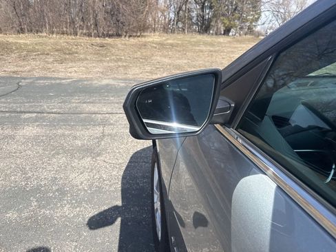 Used 2024 Chevrolet Equinox LT image 3