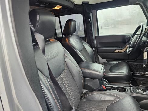 Used 2016 Jeep Wrangler Unlimited Sahara image 13