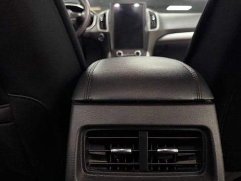 Used 2021 Ford Edge SE image 41